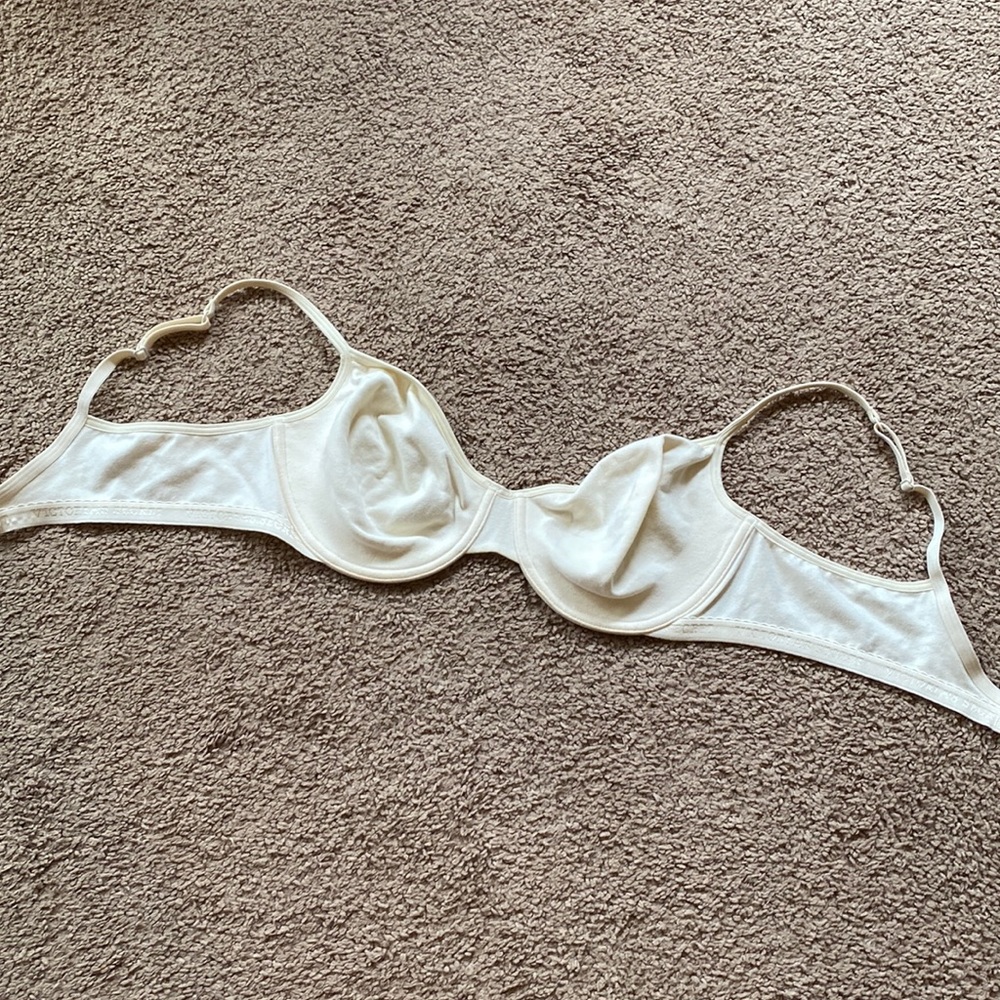 Victoria’s Secret Cream Underwire Bra - 38D